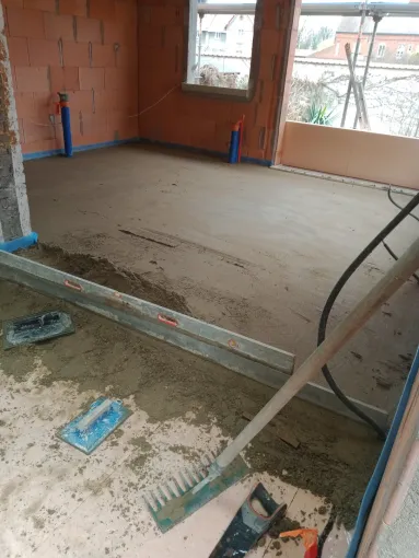 Réalisation d'une chape ciment sur un agrandissement à Compiègne, Compiègne, LCDT La Coopérative des Travaux