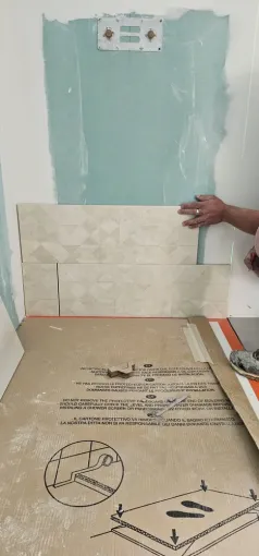 Pose de faïence dans une douche à Compiègne, Compiègne, LCDT La Coopérative des Travaux