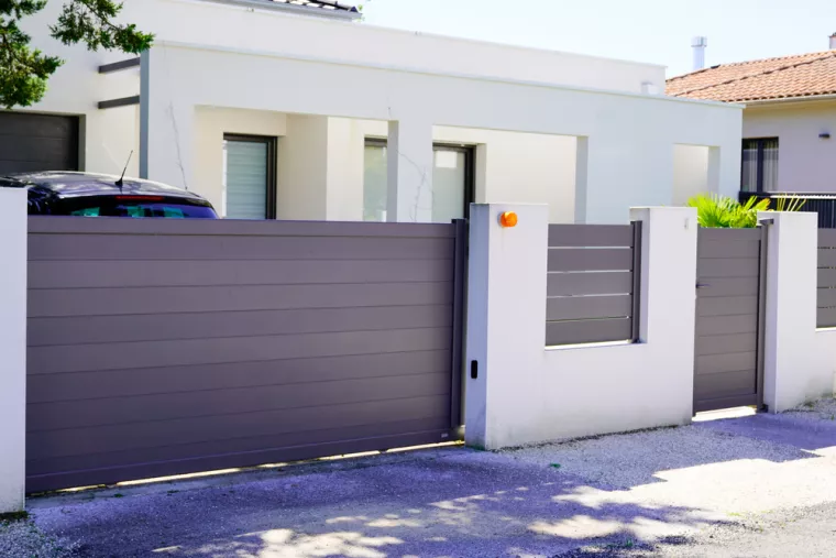 Réhabilitation d'une clôture avec mur de soutènement portail, Compiègne, LCDT La Coopérative des Travaux