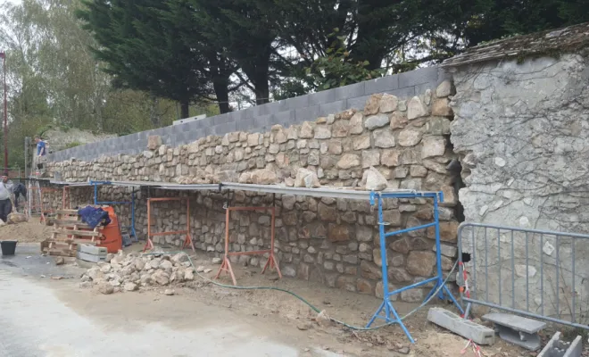Réparation du mur de clôture du château de Lévignen, Compiègne, LCDT La Coopérative des Travaux