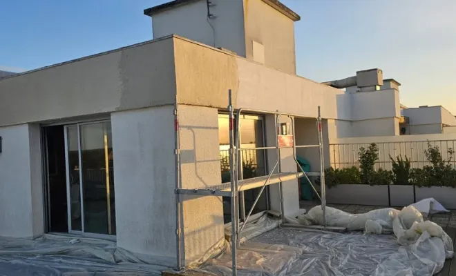 Réflexion des acrotères en enduit sur un immeuble de 7 étages à Compiègne, Compiègne, LCDT La Coopérative des Travaux